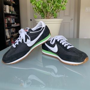 Nike Oceania Sneakers